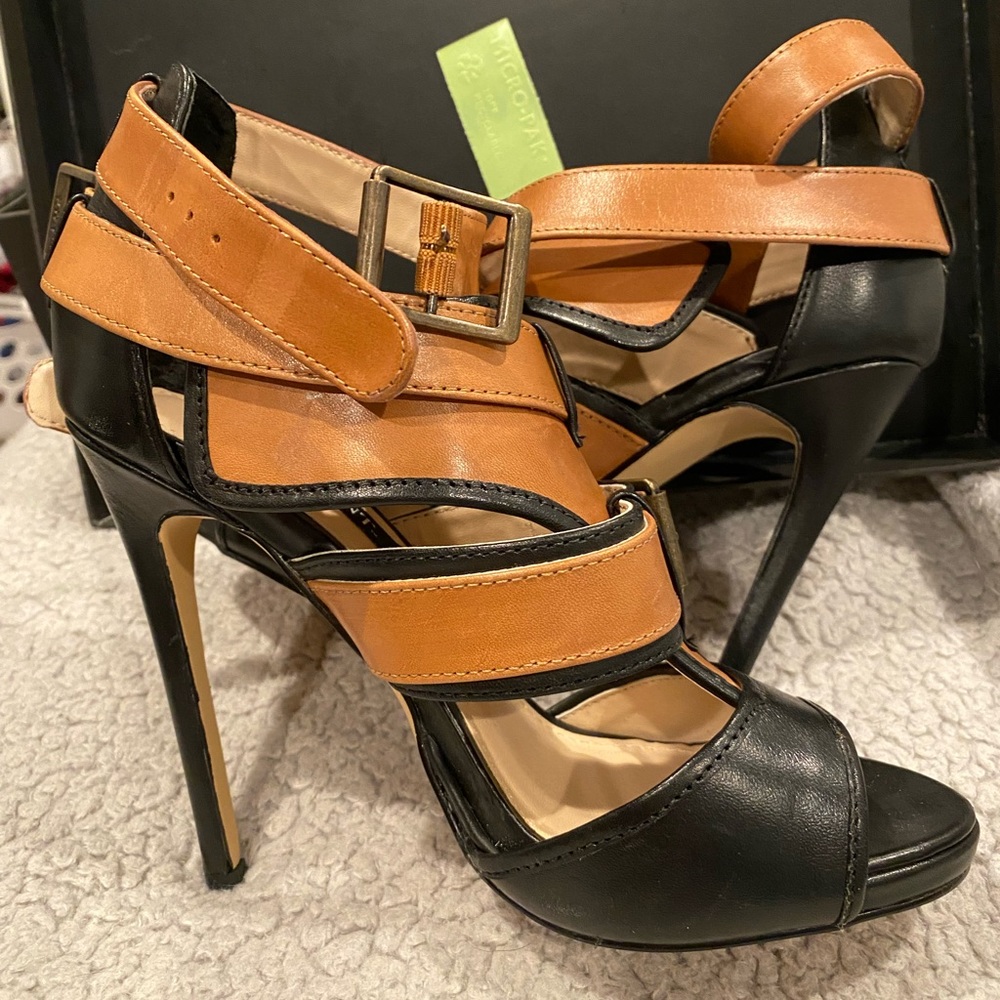 Shoemint buckle heels